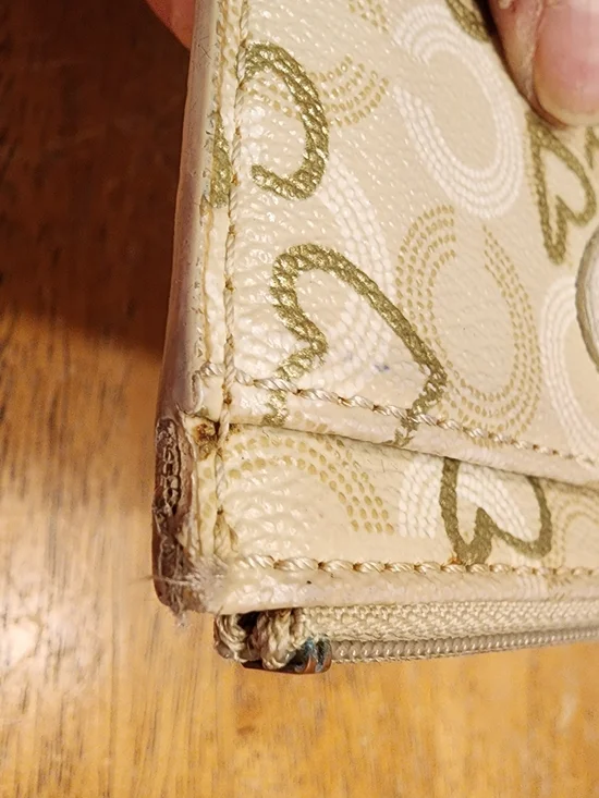 Coach Beige Heart Print Keychain Wallet signature monogram pattern & hearts. - Picture 6 of 11